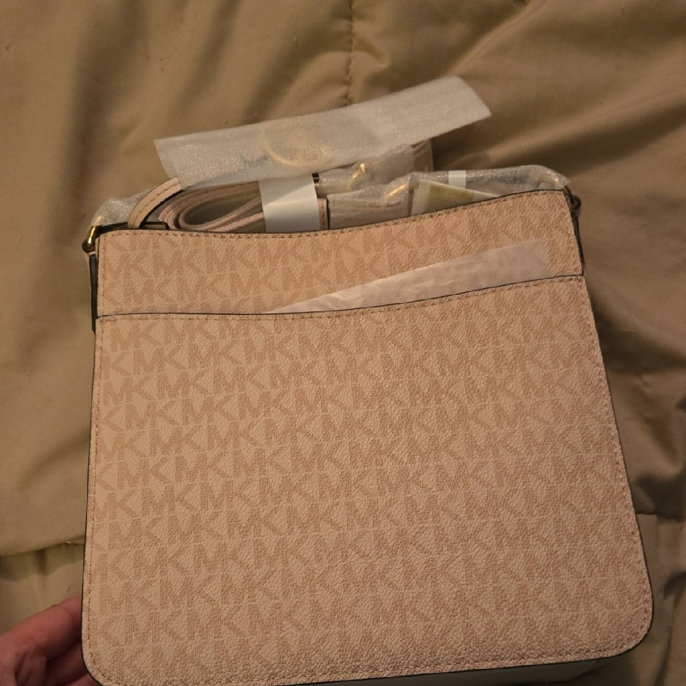 NWT Michael Kors Blush Crossbody Bag - Picture 5 of 9